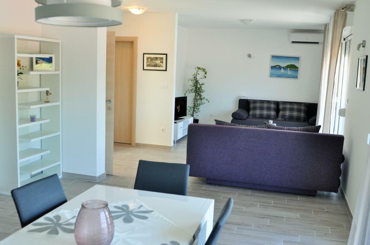 Apartments Zora ロゴズニッツァ エクステリア 写真