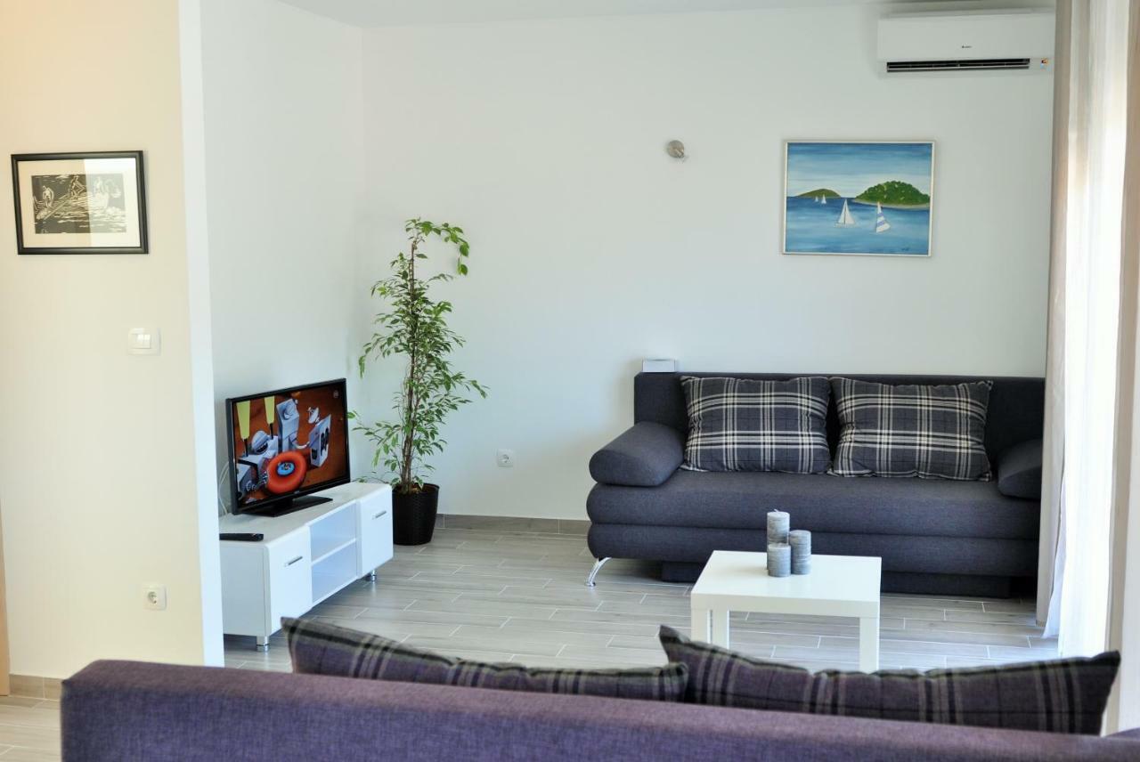 Apartments Zora ロゴズニッツァ エクステリア 写真