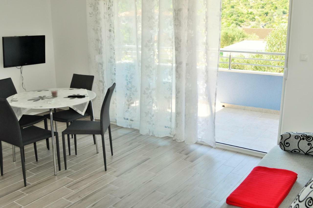Apartments Zora ロゴズニッツァ エクステリア 写真